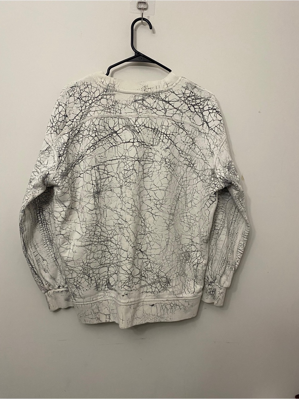 Lulu's White and Black Crackle-Pattern Crewneck Sweater